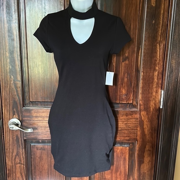 Keyhole black mini dress - Picture 1 of 3